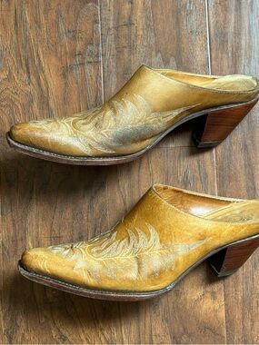 Embroidered Tan Leather Slip-On Mule Heels 8.5